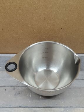 Pampered Chef Stainless Steel Mixing Bowl 8 Cup  (No Lid)
